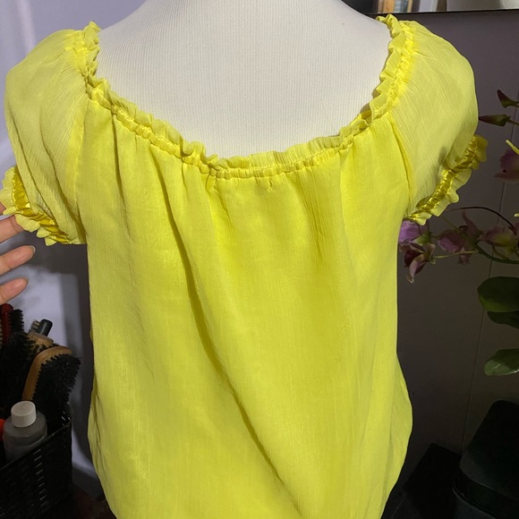 Cute peasant type blouse - Picture 4 of 8